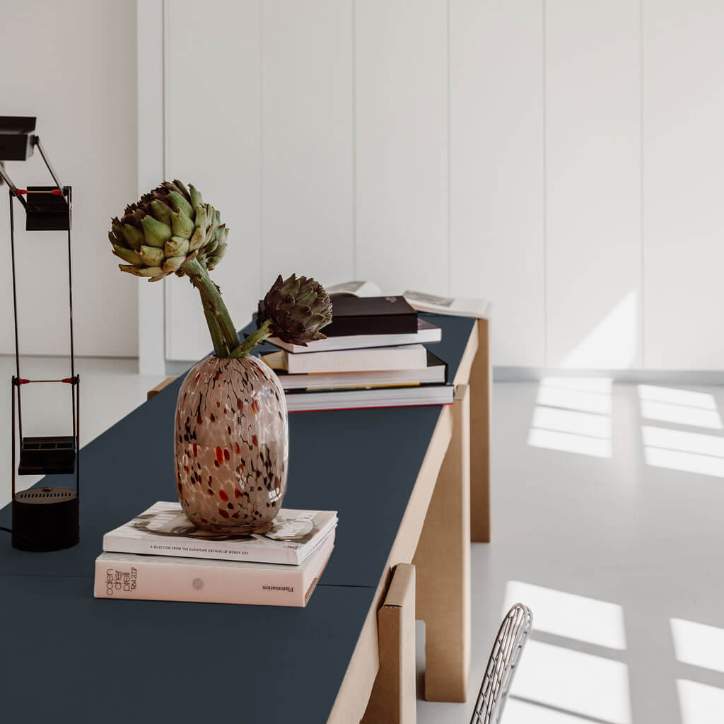RIAB GRID Table in natural with linoleum pad in darkblue