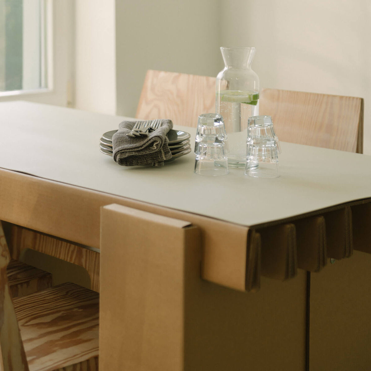 ROOM IN A BOX GRID Table natural with grey lino pad