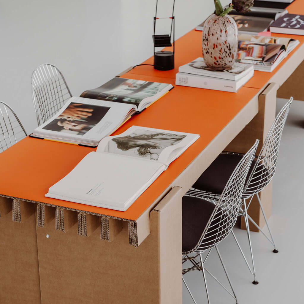 RIAB GRID Table in natural cardboard with linoleum pad in orange