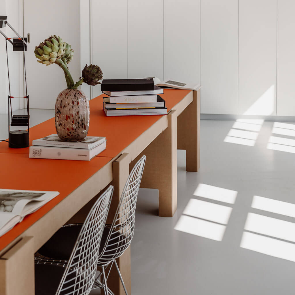 RIAB GRID Table in natural cardboard with linoleum pad in orange