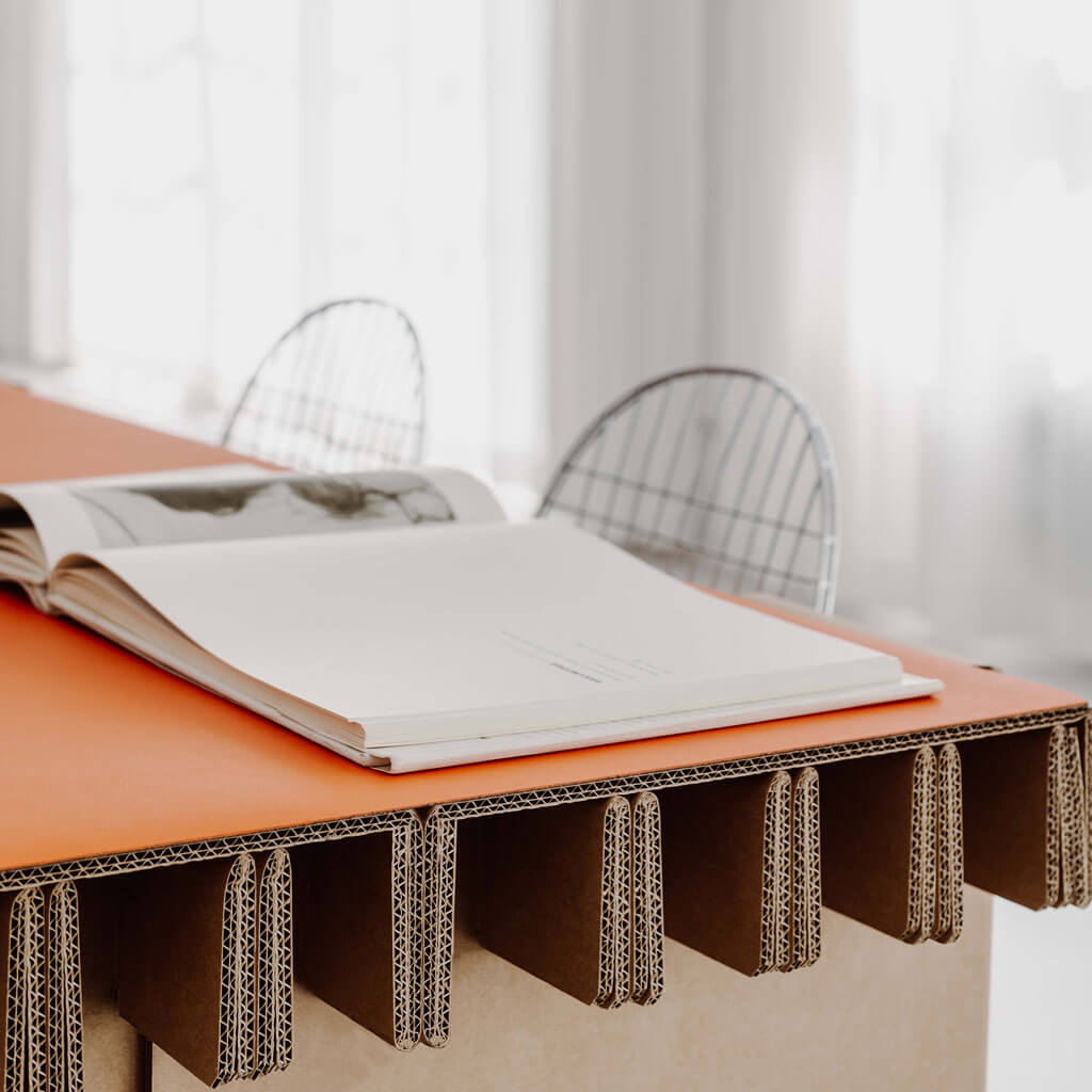 RIAB GRID Table in natural cardboard with linoleum pad in orange